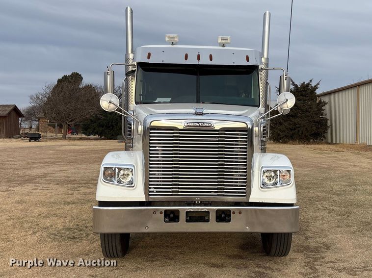 image for item FC2083 2017 Freightliner 122SD semi truck