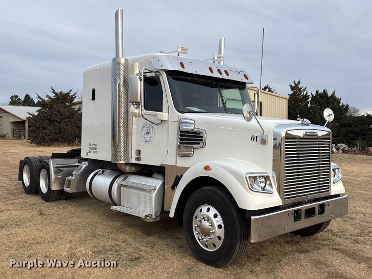 image for item FC2083 2017 Freightliner 122SD semi truck
