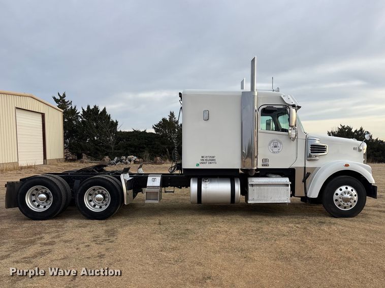 image for item FC2083 2017 Freightliner 122SD semi truck