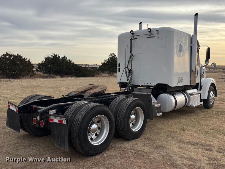 image for item FC2083 2017 Freightliner 122SD semi truck