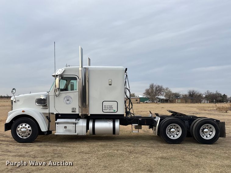 image for item FC2083 2017 Freightliner 122SD semi truck