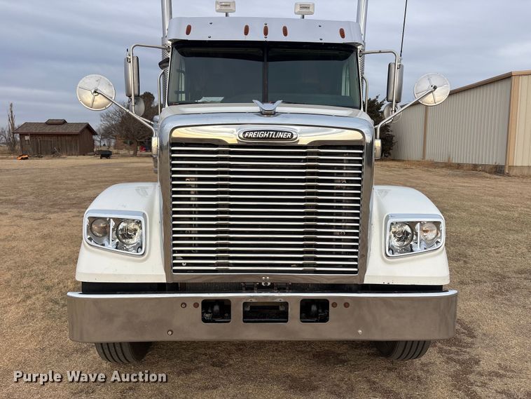 image for item FC2083 2017 Freightliner 122SD semi truck