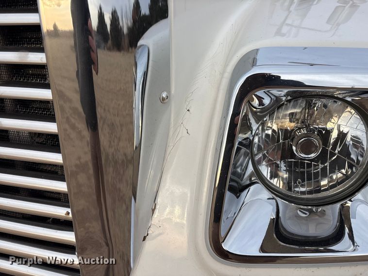 image for item FC2083 2017 Freightliner 122SD semi truck