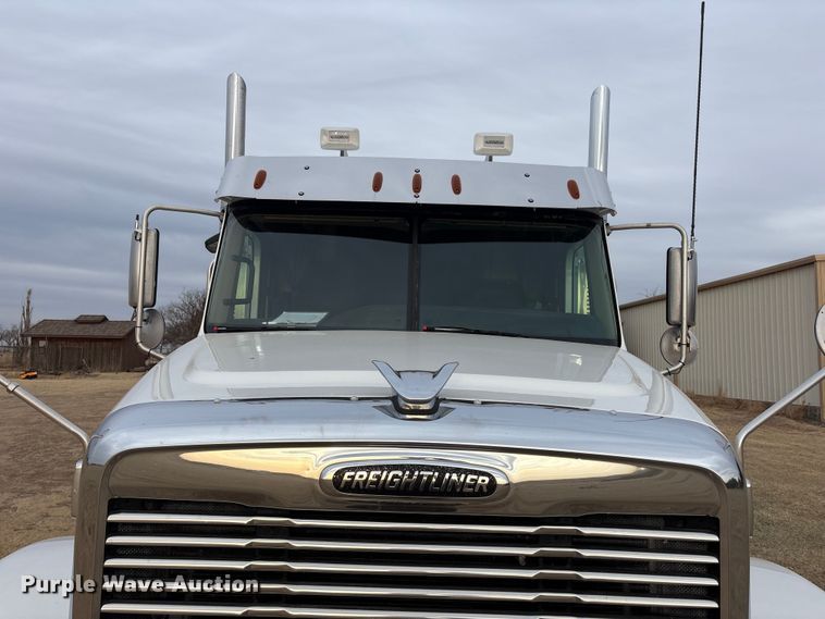 image for item FC2083 2017 Freightliner 122SD semi truck