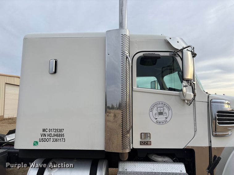 image for item FC2083 2017 Freightliner 122SD semi truck