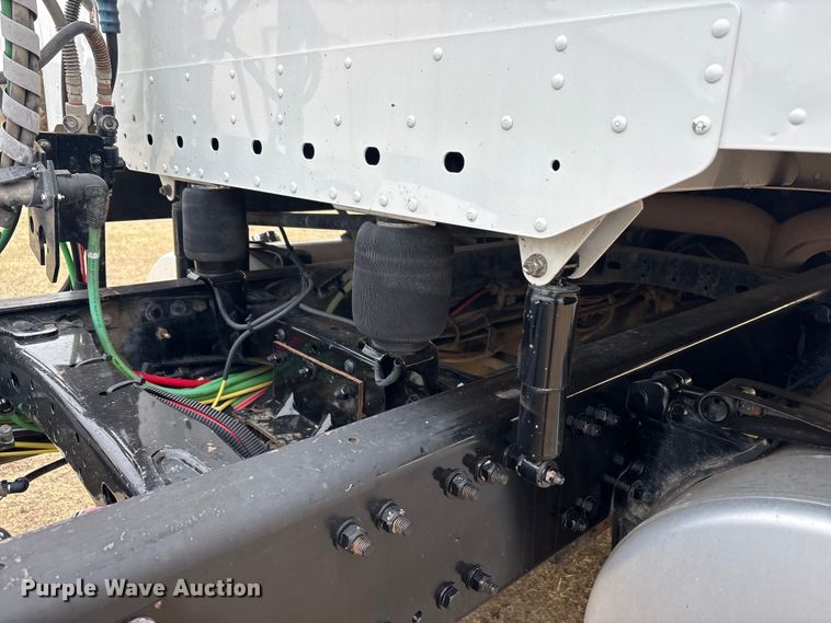 image for item FC2083 2017 Freightliner 122SD semi truck