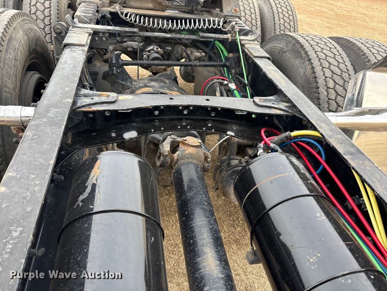 image for item FC2083 2017 Freightliner 122SD semi truck