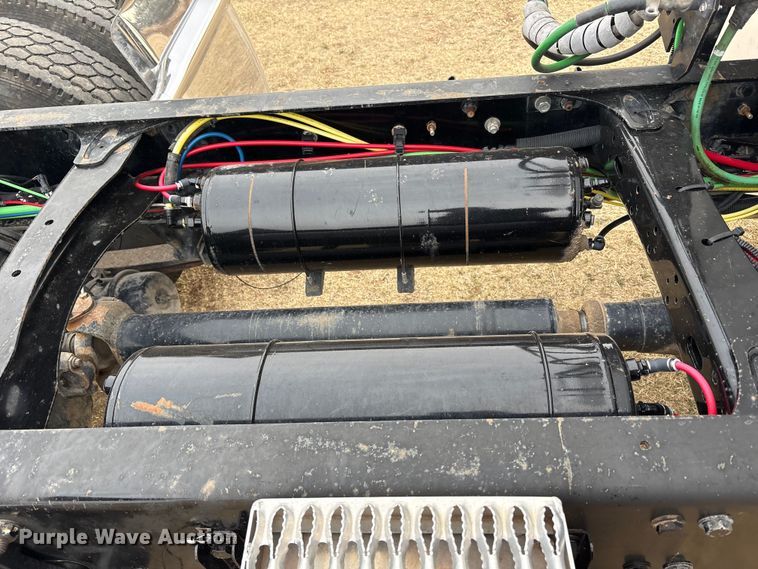 image for item FC2083 2017 Freightliner 122SD semi truck