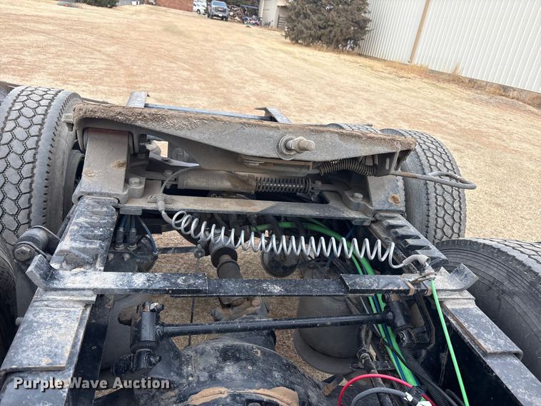 image for item FC2083 2017 Freightliner 122SD semi truck