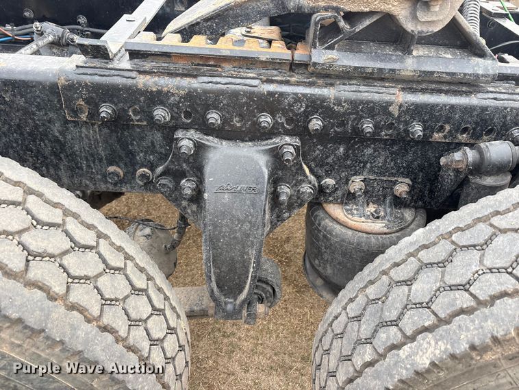 image for item FC2083 2017 Freightliner 122SD semi truck