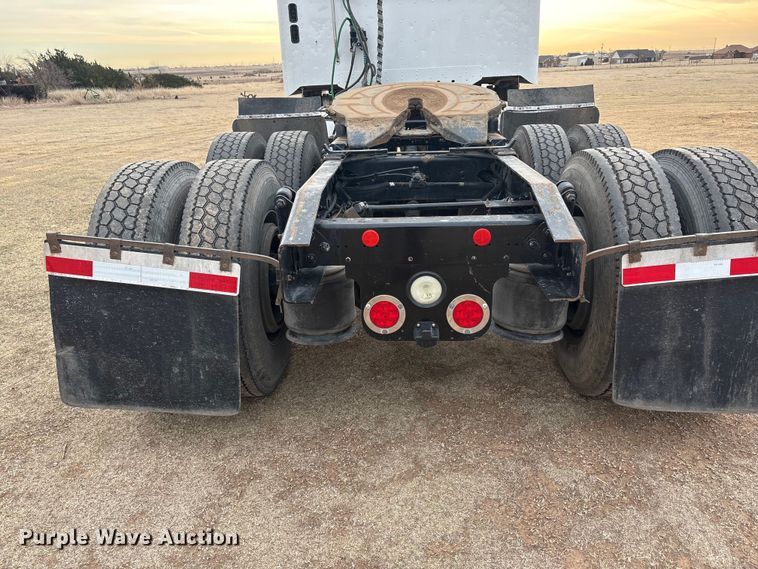 image for item FC2083 2017 Freightliner 122SD semi truck