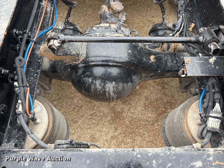 image for item FC2083 2017 Freightliner 122SD semi truck