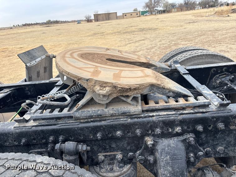 image for item FC2083 2017 Freightliner 122SD semi truck