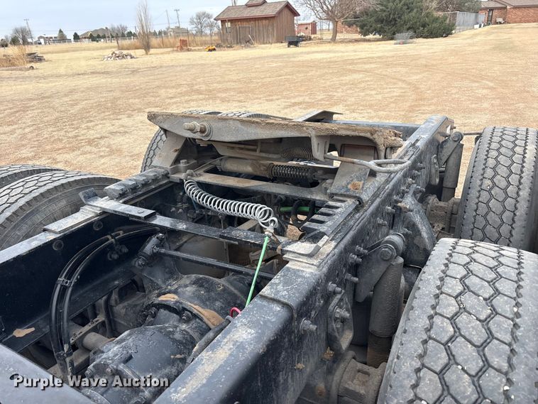 image for item FC2083 2017 Freightliner 122SD semi truck