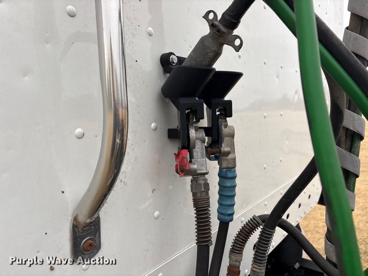 image for item FC2083 2017 Freightliner 122SD semi truck