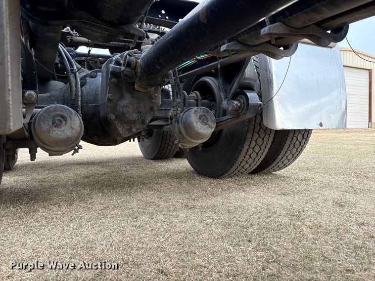 image for item FC2083 2017 Freightliner 122SD semi truck