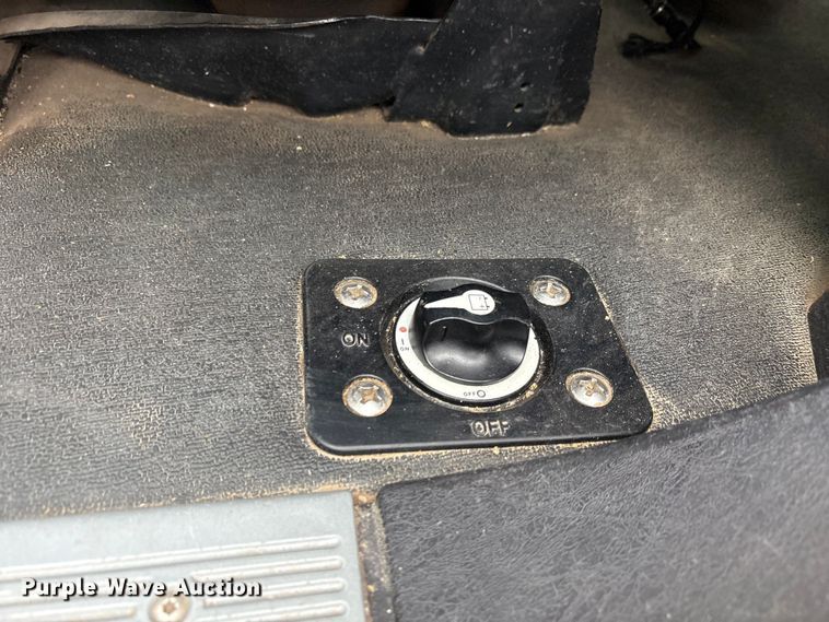 image for item FC2083 2017 Freightliner 122SD semi truck