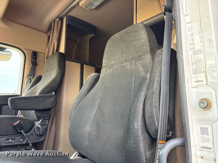 image for item FC2083 2017 Freightliner 122SD semi truck