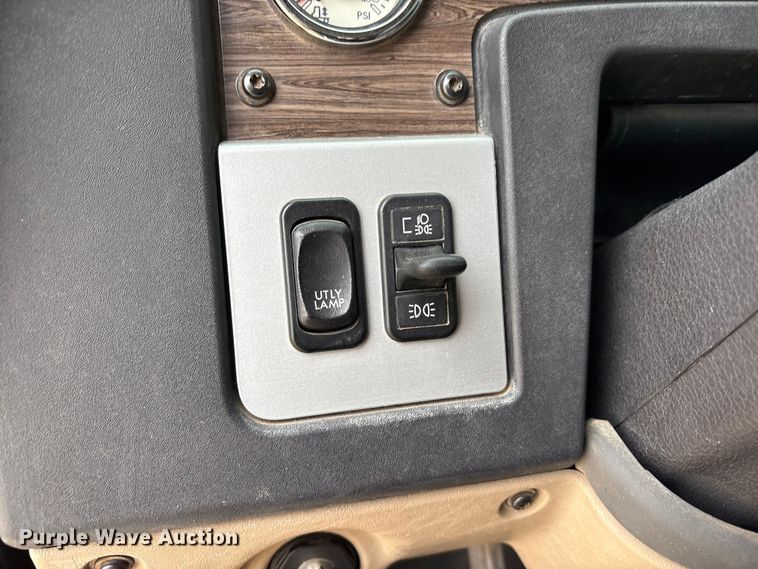 image for item FC2083 2017 Freightliner 122SD semi truck