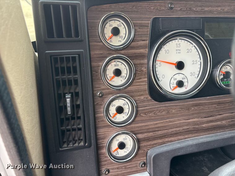 image for item FC2083 2017 Freightliner 122SD semi truck