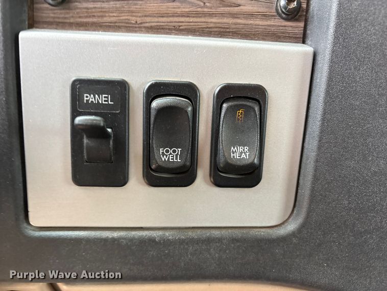 image for item FC2083 2017 Freightliner 122SD semi truck