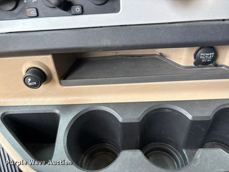 image for item FC2083 2017 Freightliner 122SD semi truck