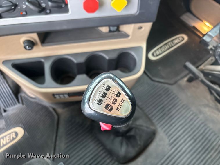 image for item FC2083 2017 Freightliner 122SD semi truck