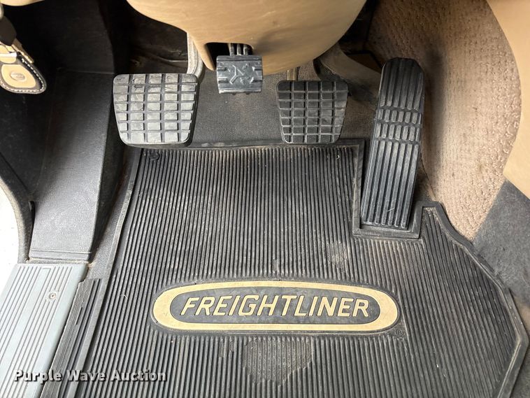 image for item FC2083 2017 Freightliner 122SD semi truck