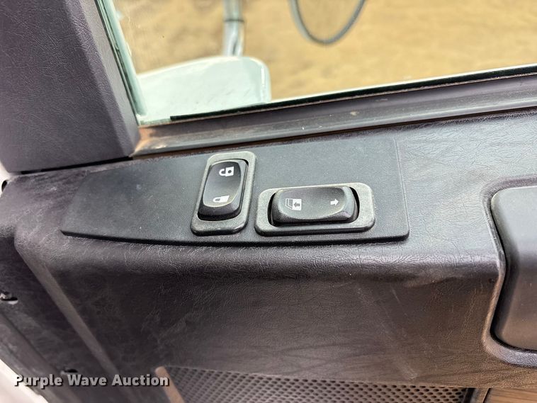 image for item FC2083 2017 Freightliner 122SD semi truck