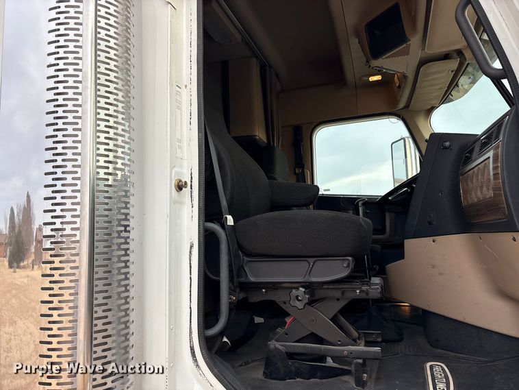 image for item FC2083 2017 Freightliner 122SD semi truck