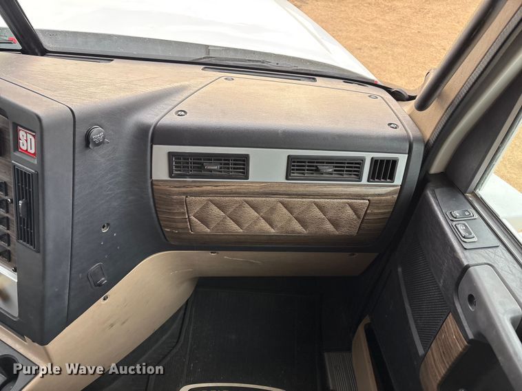 image for item FC2083 2017 Freightliner 122SD semi truck