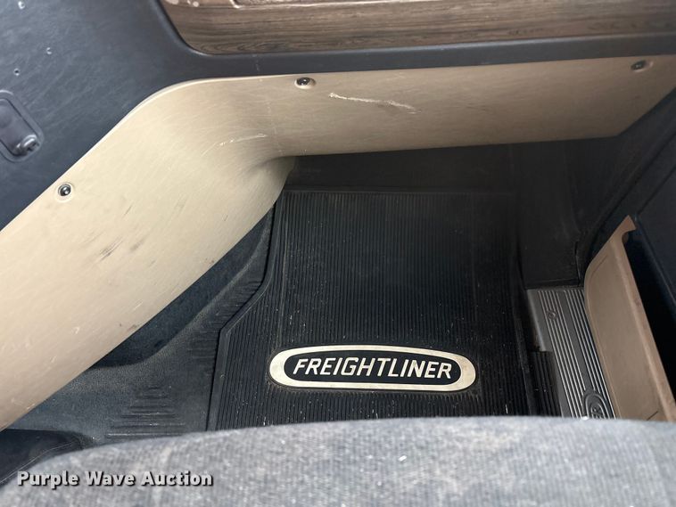 image for item FC2083 2017 Freightliner 122SD semi truck