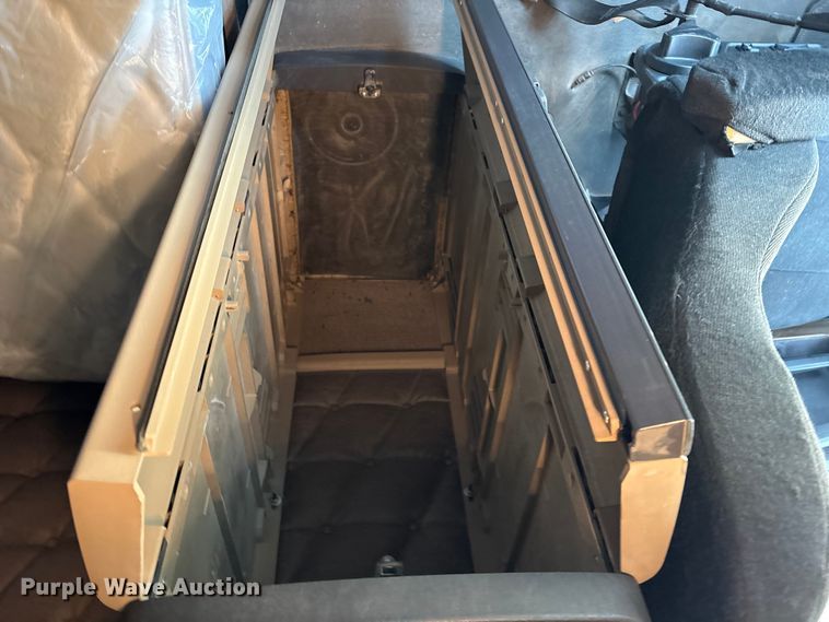 image for item FC2083 2017 Freightliner 122SD semi truck