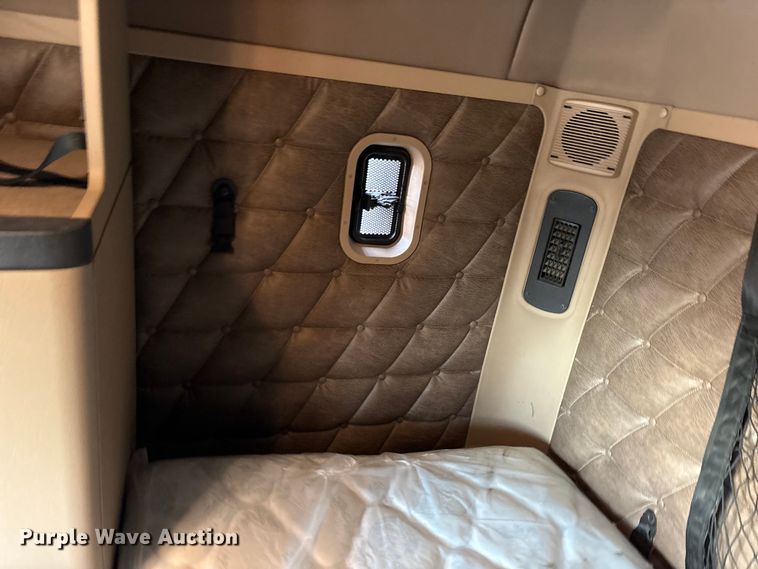 image for item FC2083 2017 Freightliner 122SD semi truck