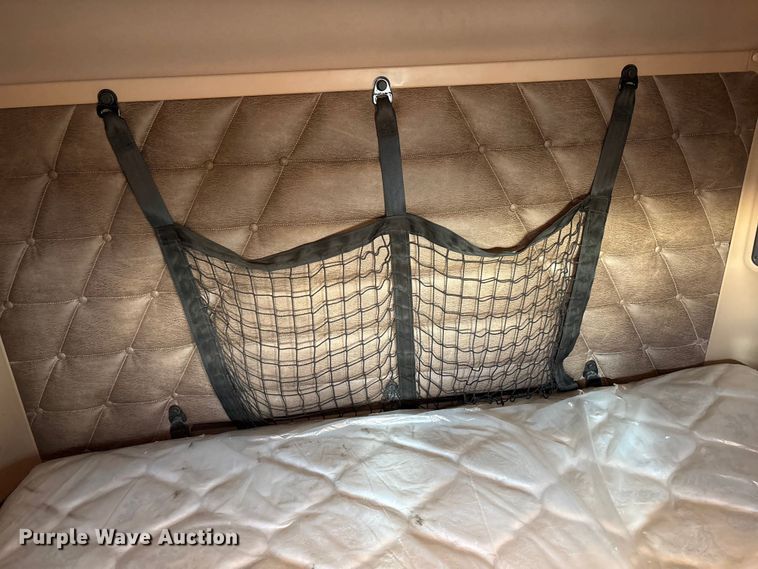 image for item FC2083 2017 Freightliner 122SD semi truck