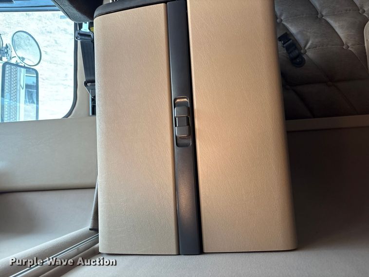 image for item FC2083 2017 Freightliner 122SD semi truck