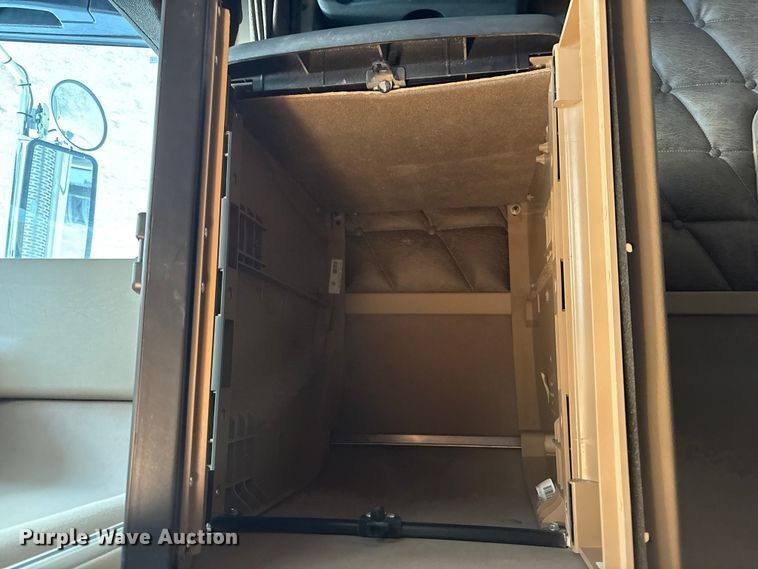 image for item FC2083 2017 Freightliner 122SD semi truck