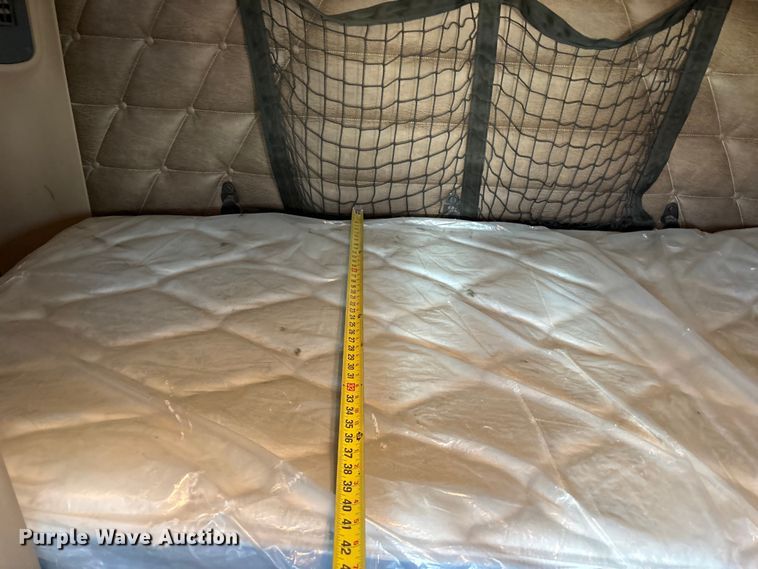 image for item FC2083 2017 Freightliner 122SD semi truck