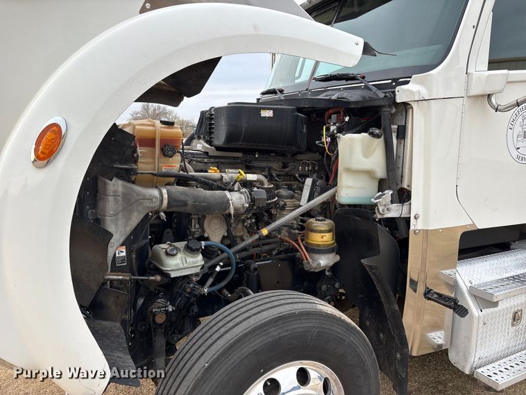 image for item FC2083 2017 Freightliner 122SD semi truck