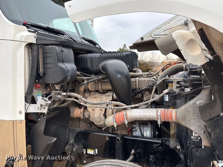 image for item FC2083 2017 Freightliner 122SD semi truck