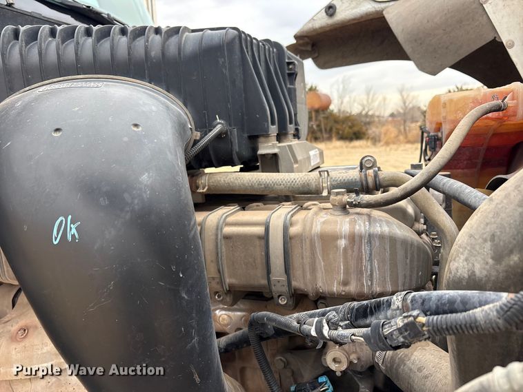 image for item FC2083 2017 Freightliner 122SD semi truck