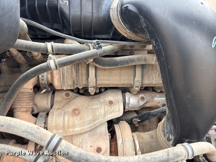 image for item FC2083 2017 Freightliner 122SD semi truck