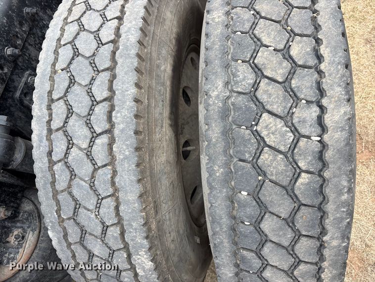 image for item FC2083 2017 Freightliner 122SD semi truck