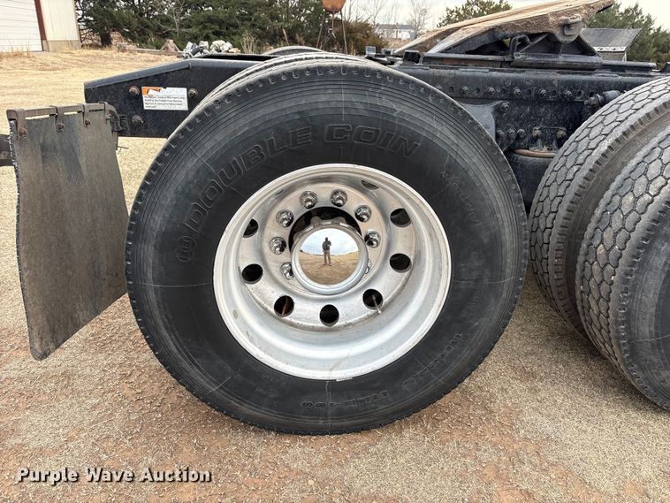 image for item FC2083 2017 Freightliner 122SD semi truck