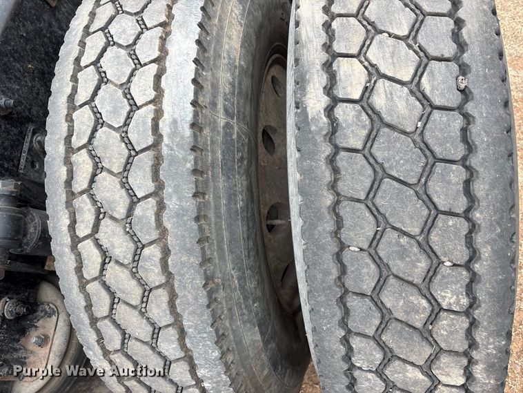 image for item FC2083 2017 Freightliner 122SD semi truck