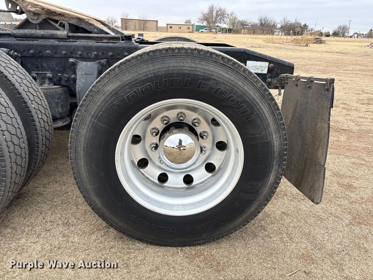 image for item FC2083 2017 Freightliner 122SD semi truck