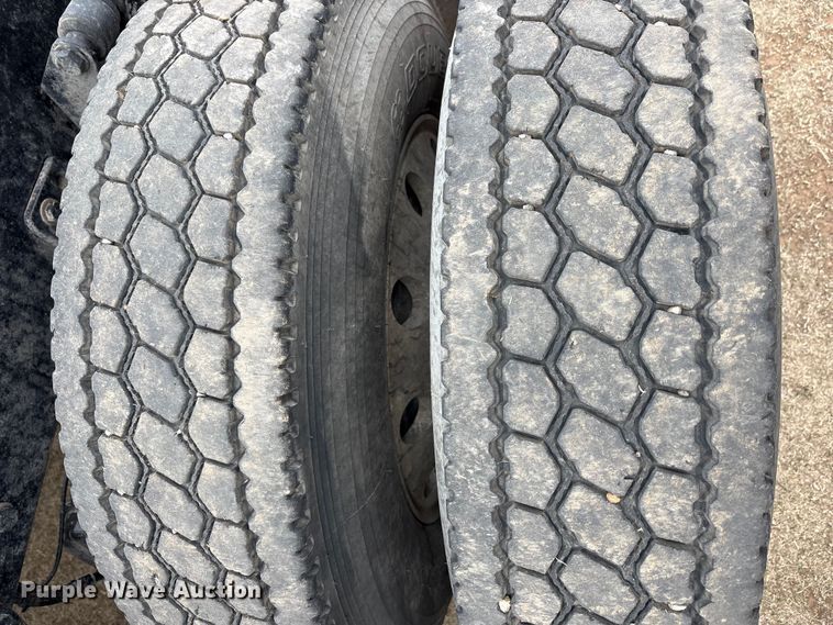 image for item FC2083 2017 Freightliner 122SD semi truck