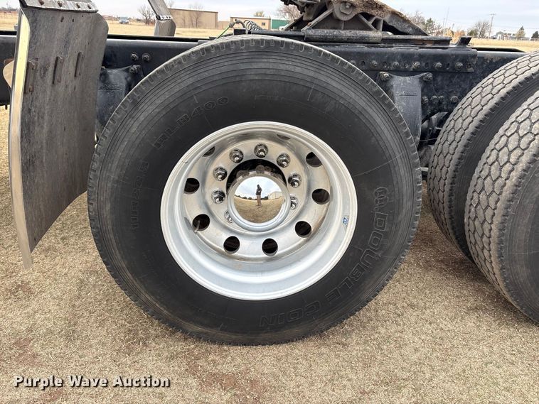 image for item FC2083 2017 Freightliner 122SD semi truck