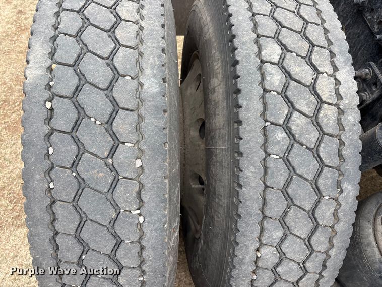 image for item FC2083 2017 Freightliner 122SD semi truck