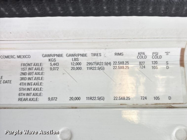 image for item FC2083 2017 Freightliner 122SD semi truck